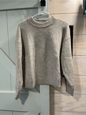 H&M Women's Crewneck Sweater in Light Gray